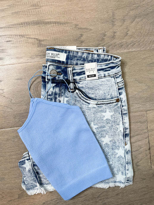 JUDY BLUE MID-RISE STAR PRINT ACID WASH SHORTS